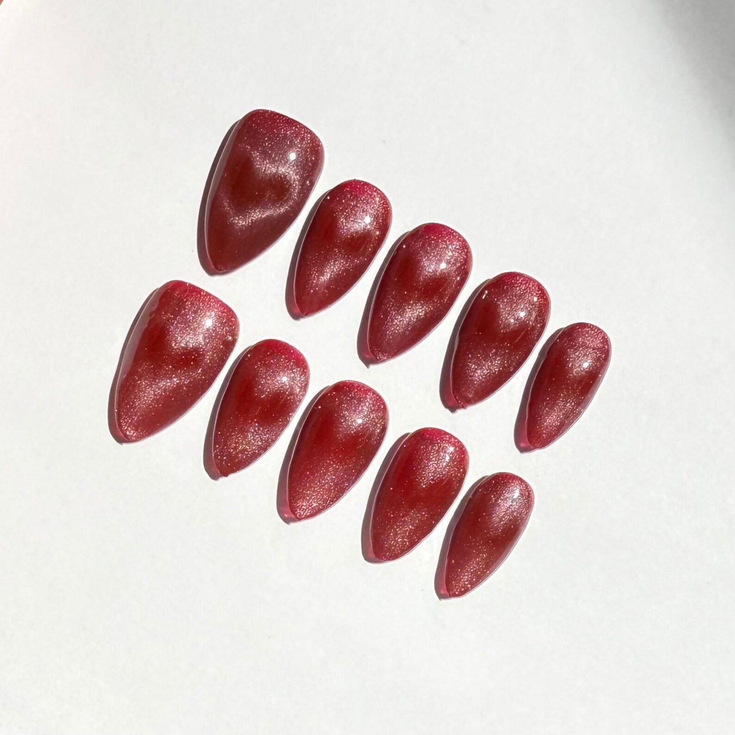 Romantic Red Cat Eye Almond Press-On Nails – Magnetic Shimmer Valentine Set