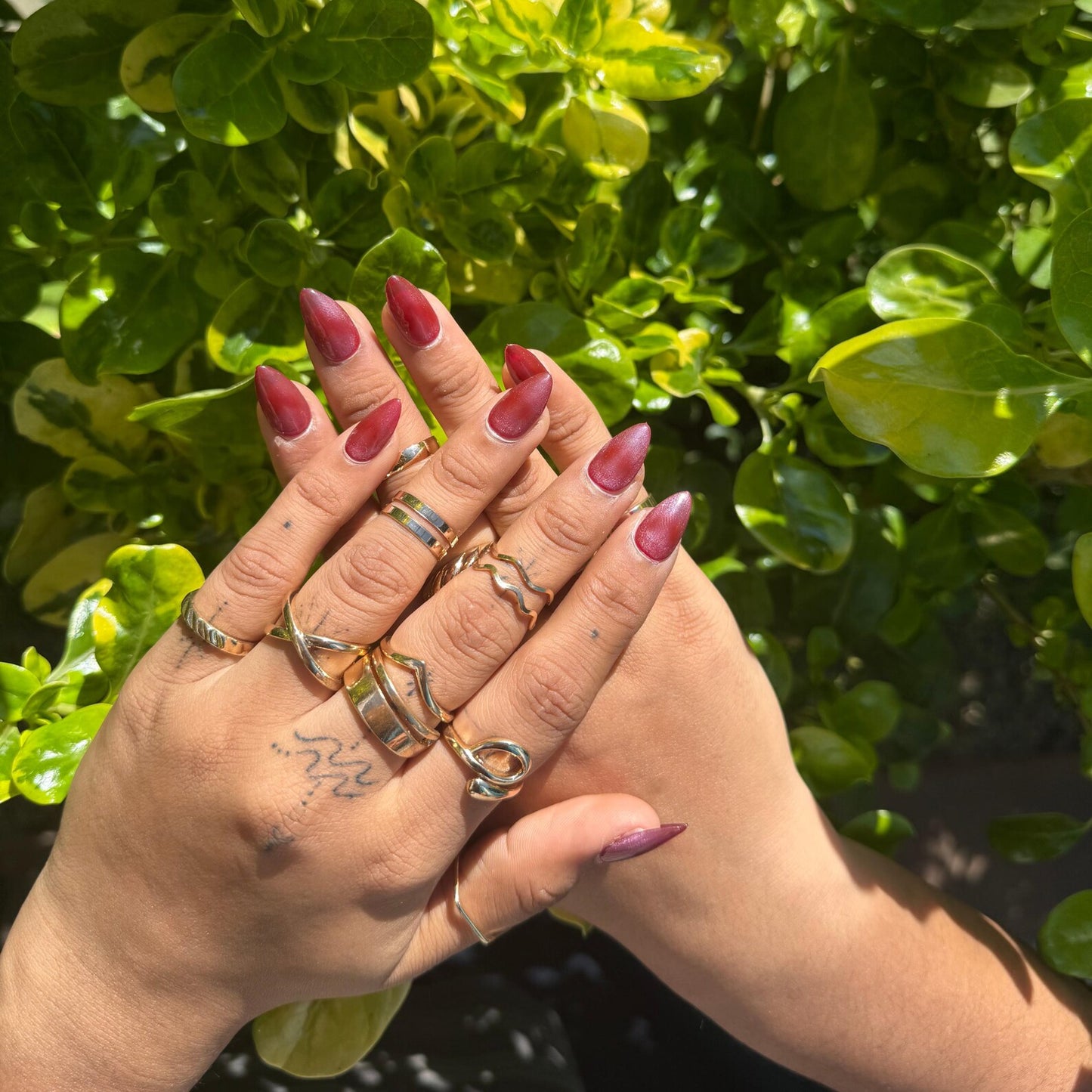 Romantic Red Cat Eye Almond Press-On Nails – Magnetic Shimmer Valentine Set